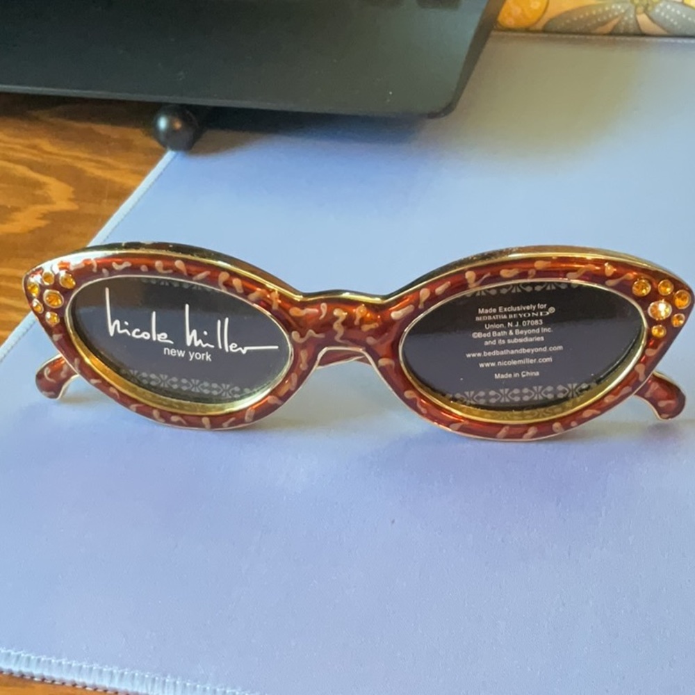 Nicole Miller Sunglasses Novelty Picture Frame